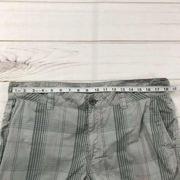 Columbia Mens Gray Comfort Omni Shade Sun Protected Plaid Chino Shorts Sz 36X11 - Picture 6 of 6